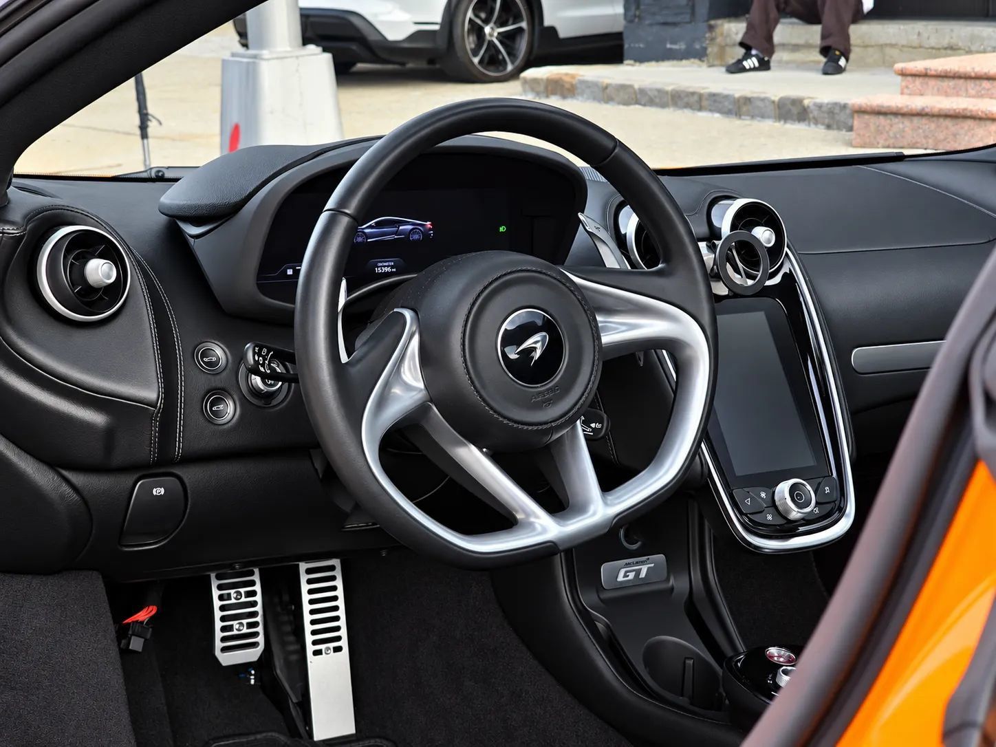 Used 2023 McLaren GT RWD image 30