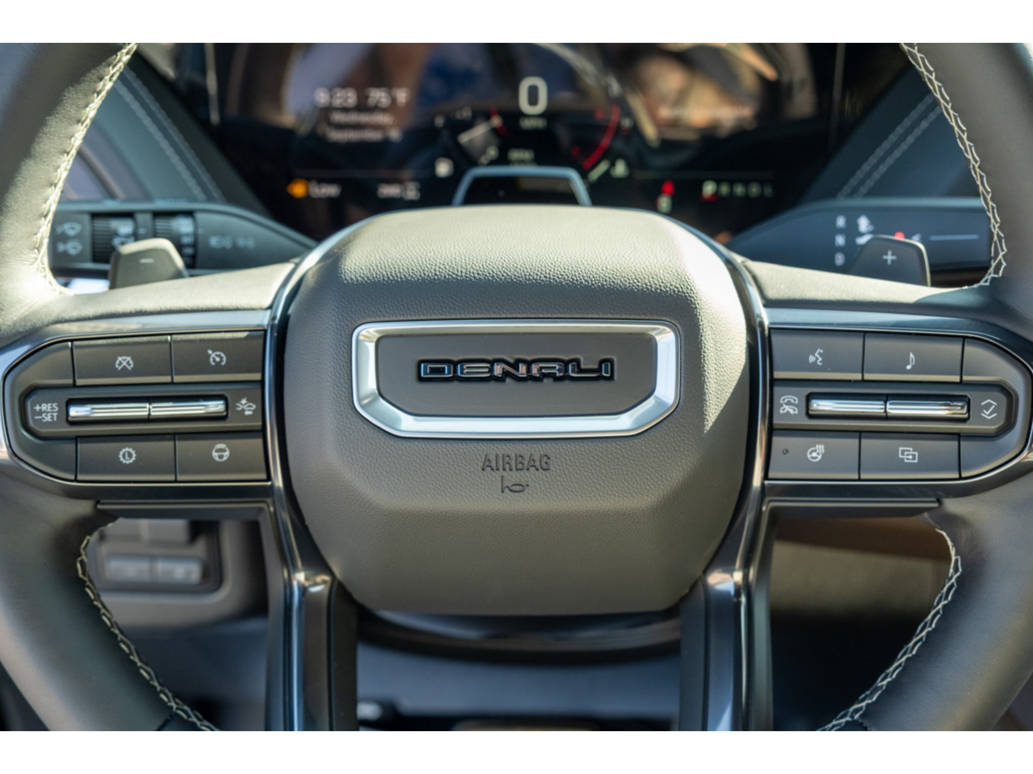 New 2026 GMC Yukon XL Denali Ultimate w/ LPO, Floor Liner Package AWD/4WD image 18