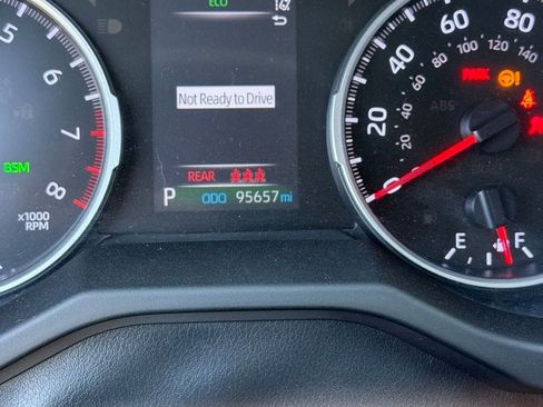 Used 2021 Toyota RAV4 LE AWD/4WD image 11