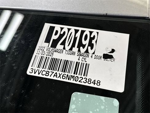 Used 2022 Volkswagen Tiguan SE R-Line image 31