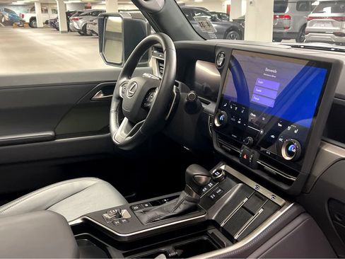 Certified 2026 Lexus GX 550 AWD/4WD image 33