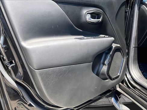 Used 2022 Jeep Renegade Altitude w/ Convenience Group AWD/4WD image 22