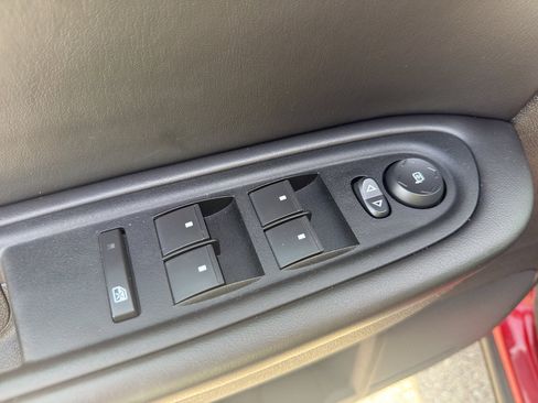 Used 2012 Chevrolet Traverse LT image 13