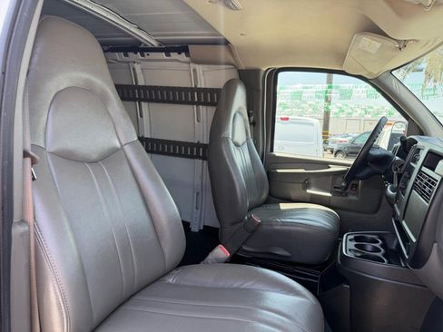 Used 2007 Chevrolet Express 3500 RWD image 22