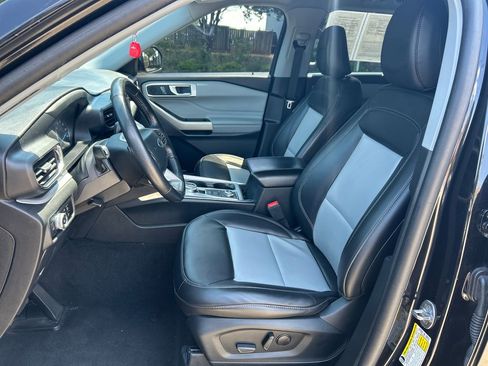 Used 2023 Ford Explorer XLT w/ Equipment Group 202A AWD/4WD image 11
