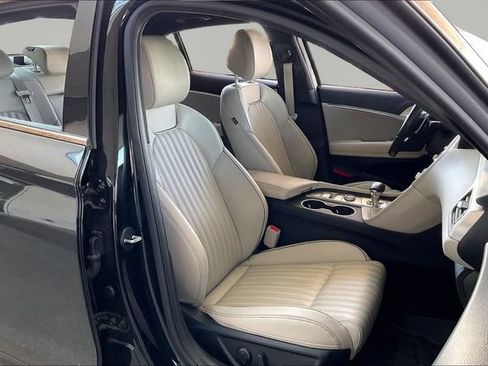 Used 2022 Genesis G70 3.3T w/ Sport Advanced Package image 20