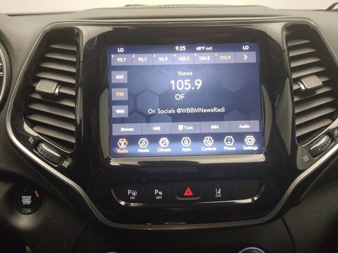 Used 2019 Jeep Cherokee Limited w/ Luxury Group FWD image 25