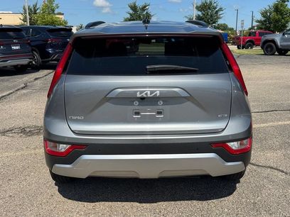 Used 2023 Kia Niro EX