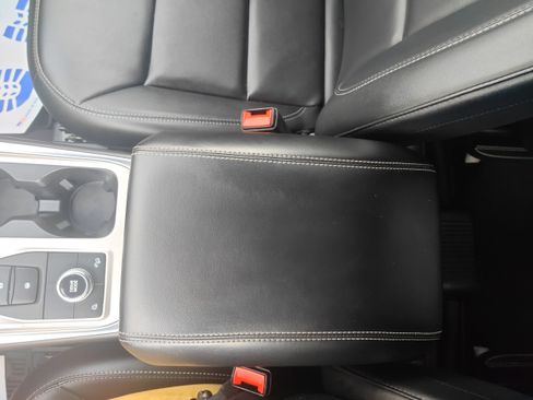 Used 2023 Ford Explorer XLT w/ Equipment Group 202A AWD/4WD image 15