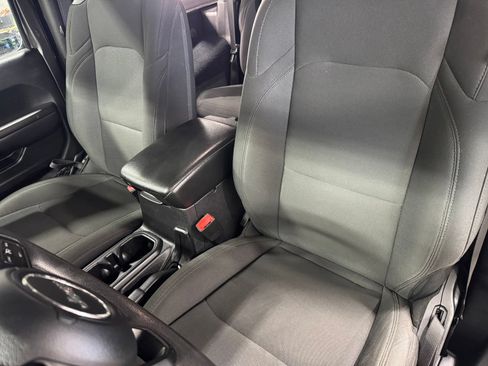 Used 2018 Jeep Wrangler Sport AWD/4WD image 31