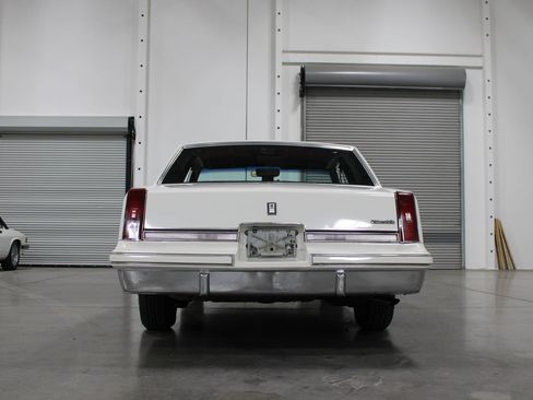 Used 1988 Oldsmobile Cutlass Supreme Classic Brougham RWD image 22