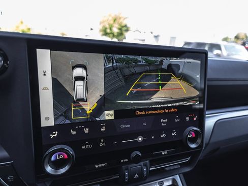 Used 2024 Lexus GX 550 w/ Accessory Package (Z1) AWD/4WD image 12