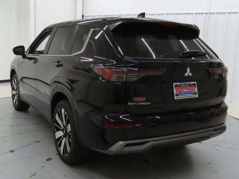 New 2025 Mitsubishi Outlander SE image 5