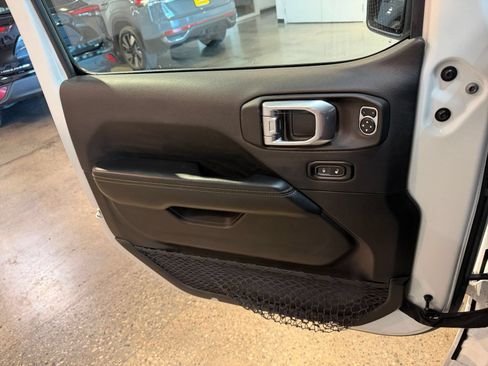 Used 2025 Jeep Wrangler Unlimited Sahara AWD/4WD image 18