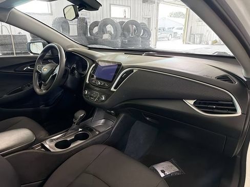 Used 2022 Chevrolet Malibu LS FWD image 12