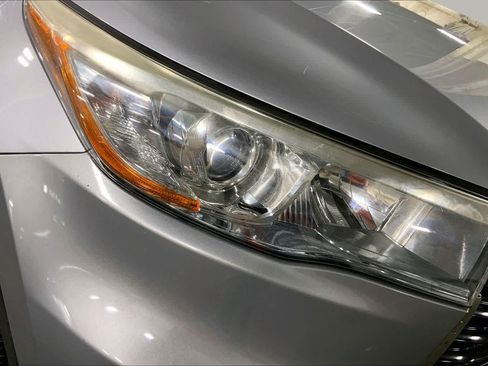 Used 2016 Toyota Highlander Plus AWD/4WD image 28