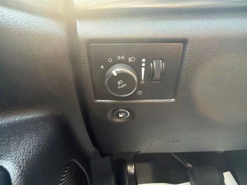 Used 2019 Jeep Grand Cherokee Altitude AWD/4WD image 31
