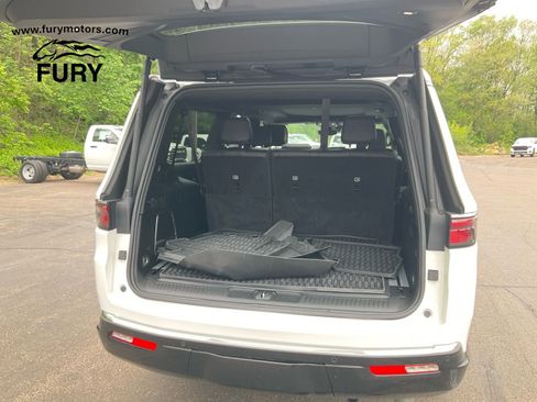 Used 2024 Jeep Wagoneer L Series III w/ Premium Group I AWD/4WD image 32