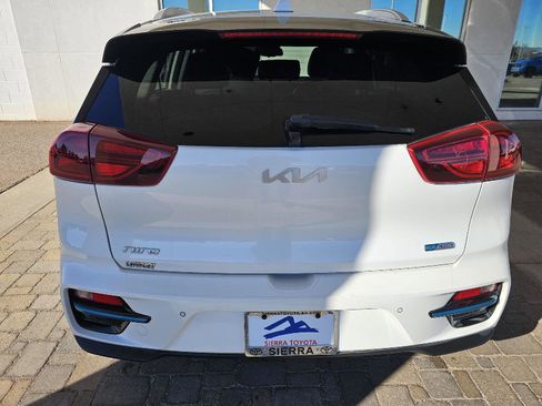 Used 2022 Kia Niro EX Premium w/ Cold Weather Package image 4