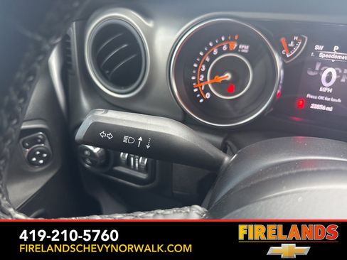 Used 2022 Jeep Gladiator Sport image 7