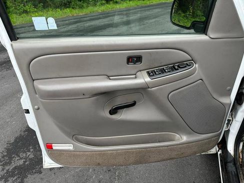 Used 2005 Chevrolet Tahoe 4WD w/ Skid Plate Package image 6