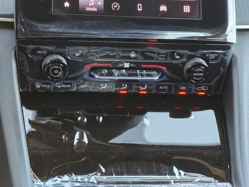 New 2025 Jeep Grand Cherokee Laredo X w/ Luxury Tech Group I image 30