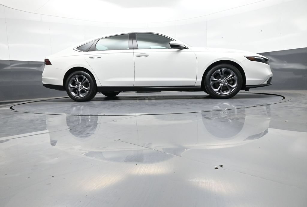 Certified 2023 Honda Accord EX image 28
