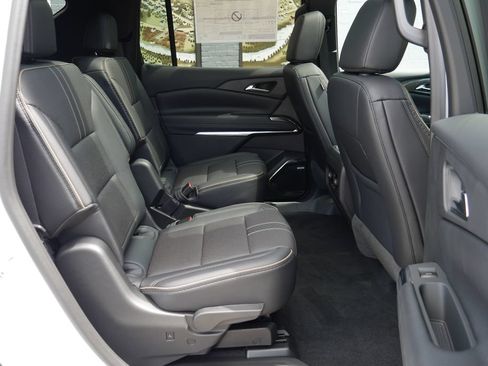 New 2026 Chevrolet Traverse High Country w/ LPO, Floor Liner Package AWD/4WD image 16