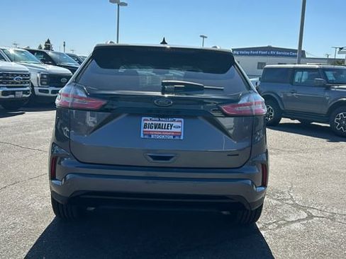 Certified 2022 Ford Edge SE w/ Black Appearance Package image 4