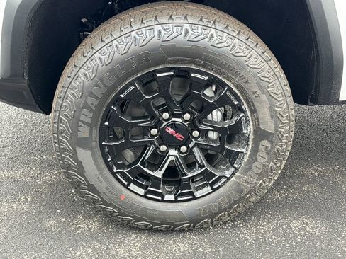 New 2026 GMC Canyon Elevation image 12
