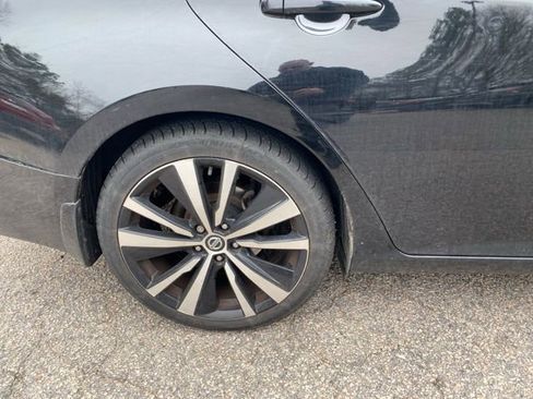 Used 2019 Nissan Altima 2.5 SR w/ SR Premium Package image 8