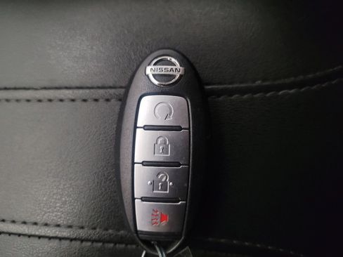 Used 2017 Nissan Rogue SV AWD/4WD image 32