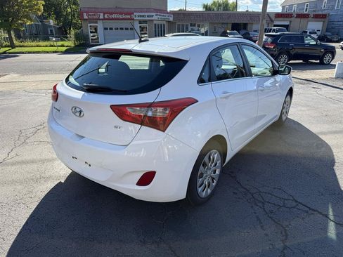 Used 2017 Hyundai Elantra GT FWD image 5