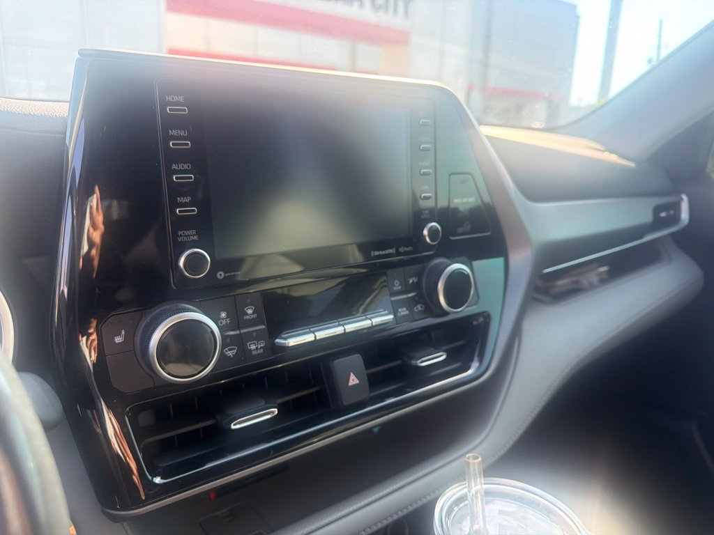 Used 2021 Toyota Highlander XLE FWD image 32