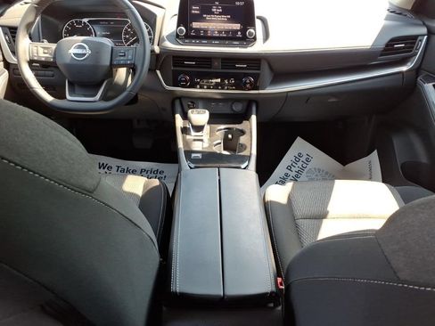 Used 2025 Nissan Rogue SV FWD image 13