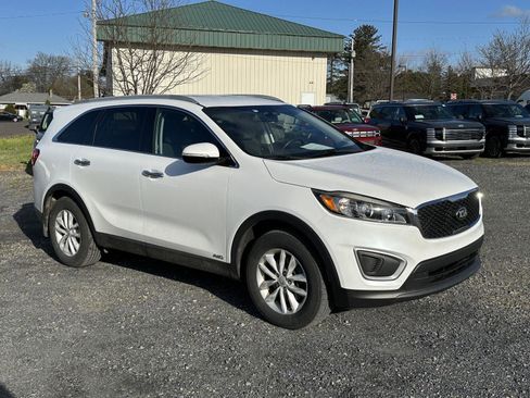 Used 2018 Kia Sorento LX image 2