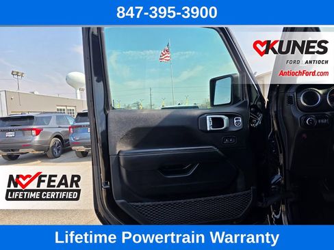 Used 2020 Jeep Gladiator Overland image 29