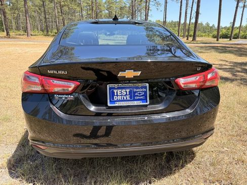 Used 2022 Chevrolet Malibu LT FWD image 4