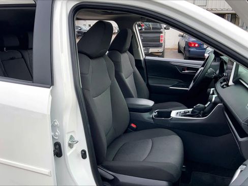 Used 2024 Toyota RAV4 XLE image 8