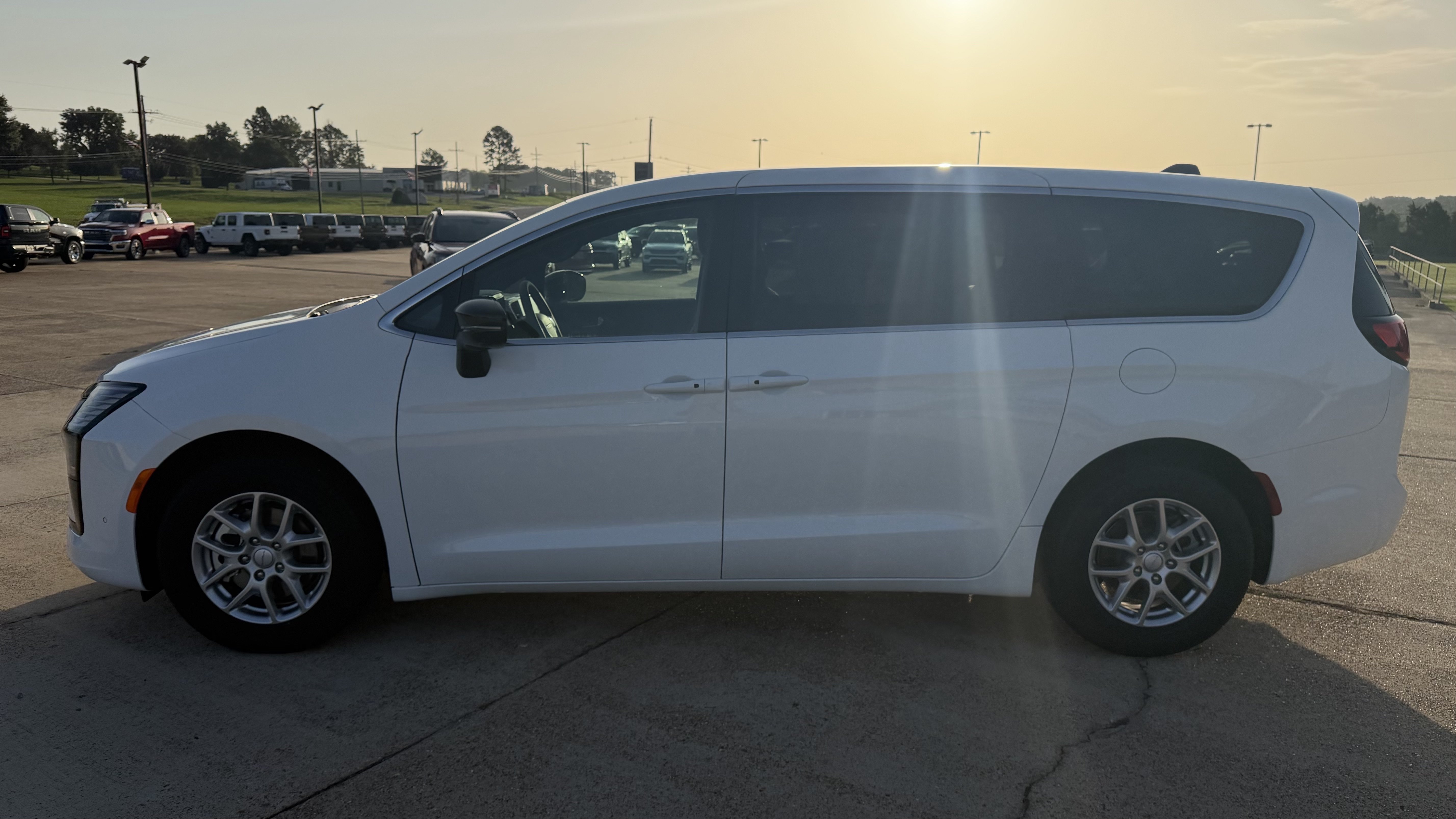New 2027 Chrysler Pacifica Select w/ Family Tech Group FWD image 5