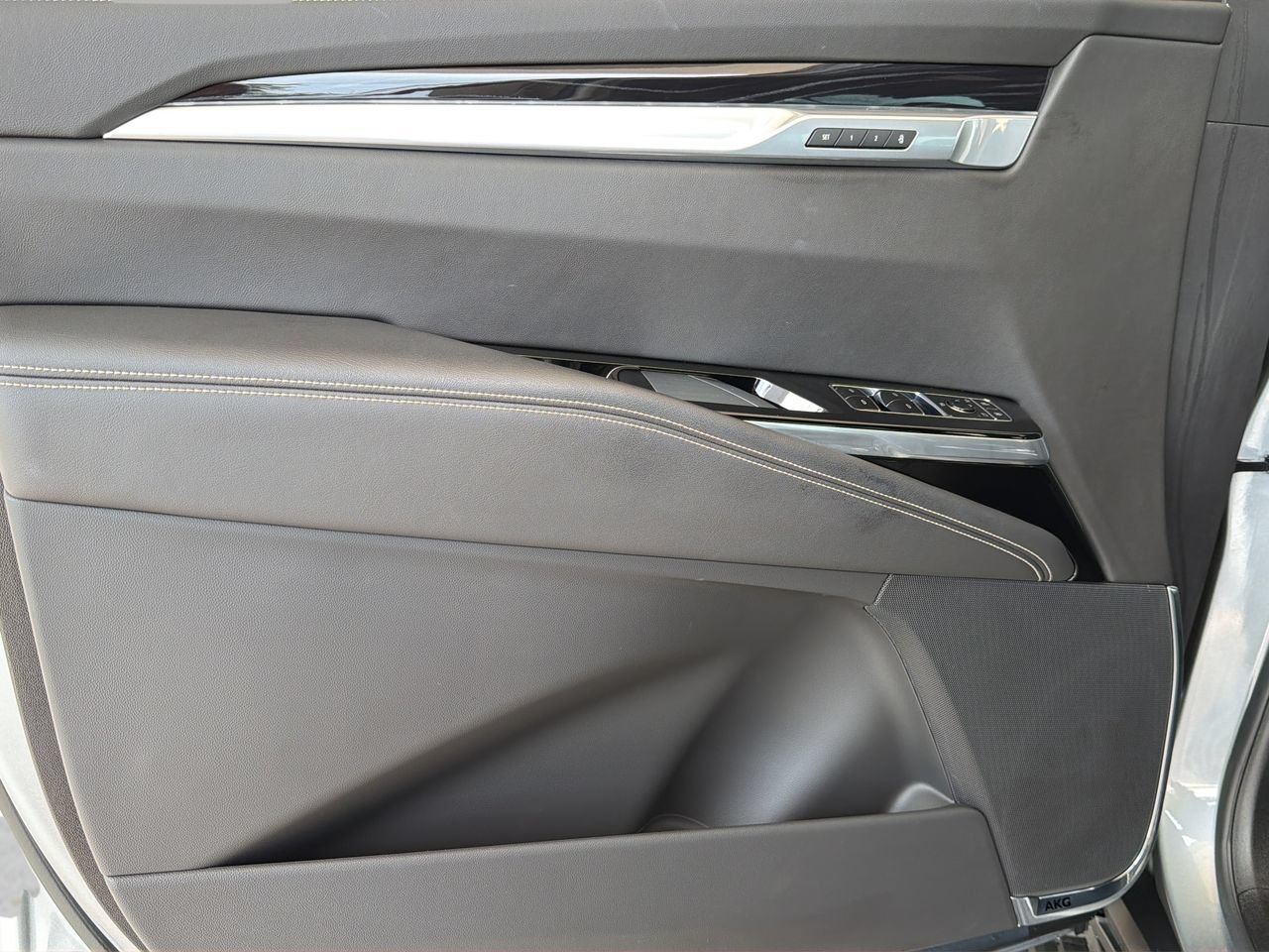 Used 2025 Cadillac Escalade Sport AWD/4WD image 11