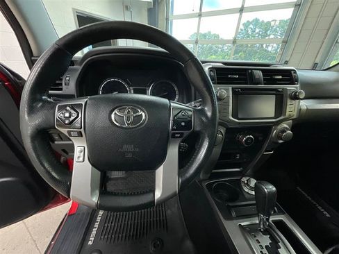 Used 2018 Toyota 4Runner SR5 Premium AWD/4WD image 15