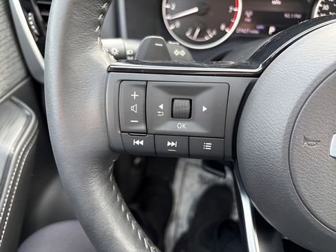 Used 2021 Nissan Rogue SV image 9