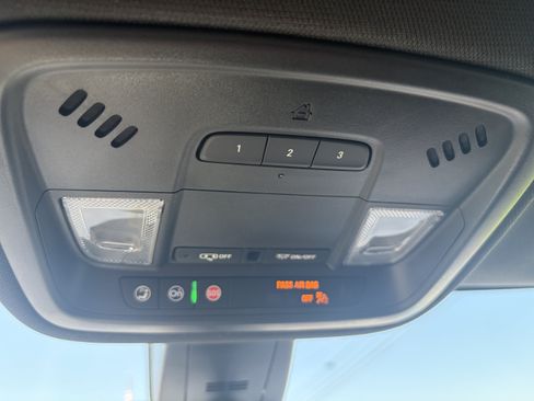 Used 2023 Chevrolet Traverse RS AWD/4WD image 25