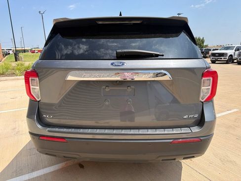 Used 2024 Ford Explorer XLT AWD/4WD image 4