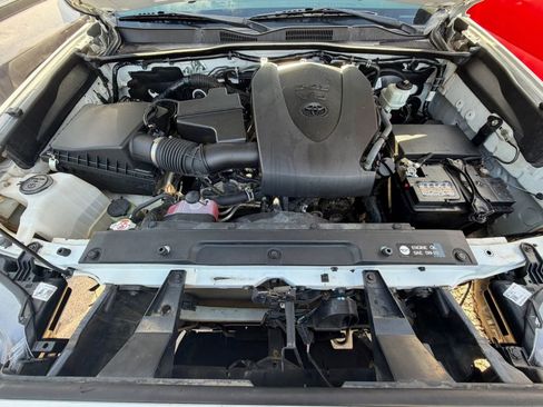 Used 2019 Toyota Tacoma TRD Sport w/ Technology Package AWD/4WD image 19