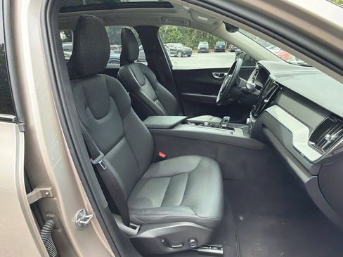Certified 2025 Volvo XC60 B5 Plus AWD/4WD image 18