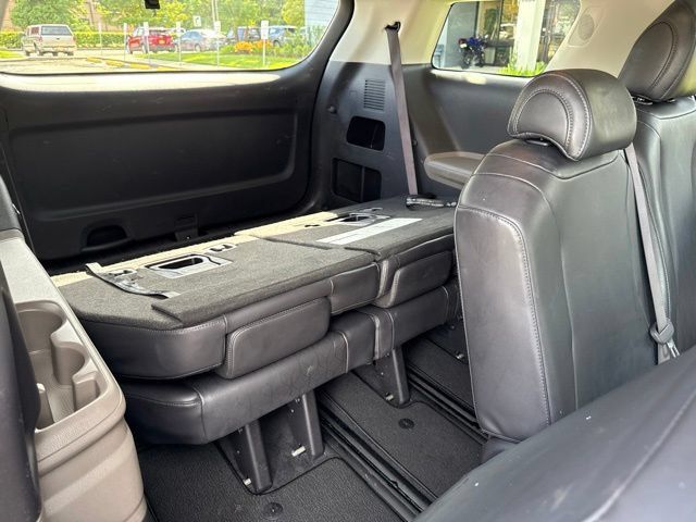 Used 2025 Kia Carnival FWD image 20