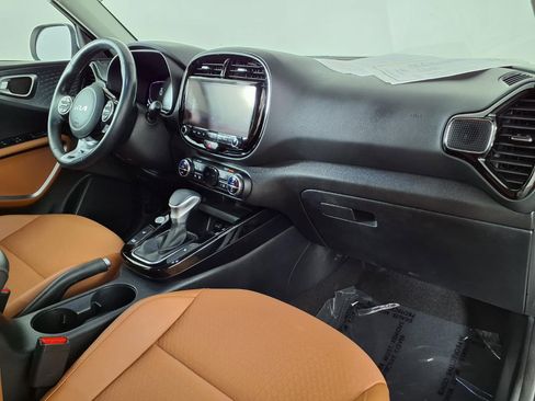 Used 2024 Kia Soul EX w/ Option Group 015 FWD image 7