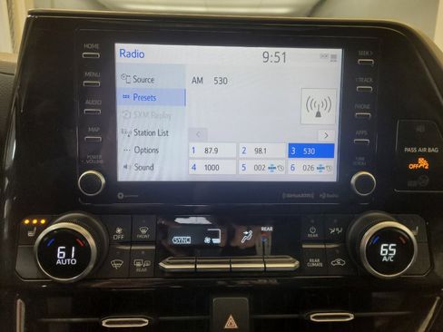 Used 2022 Toyota Highlander XLE image 25